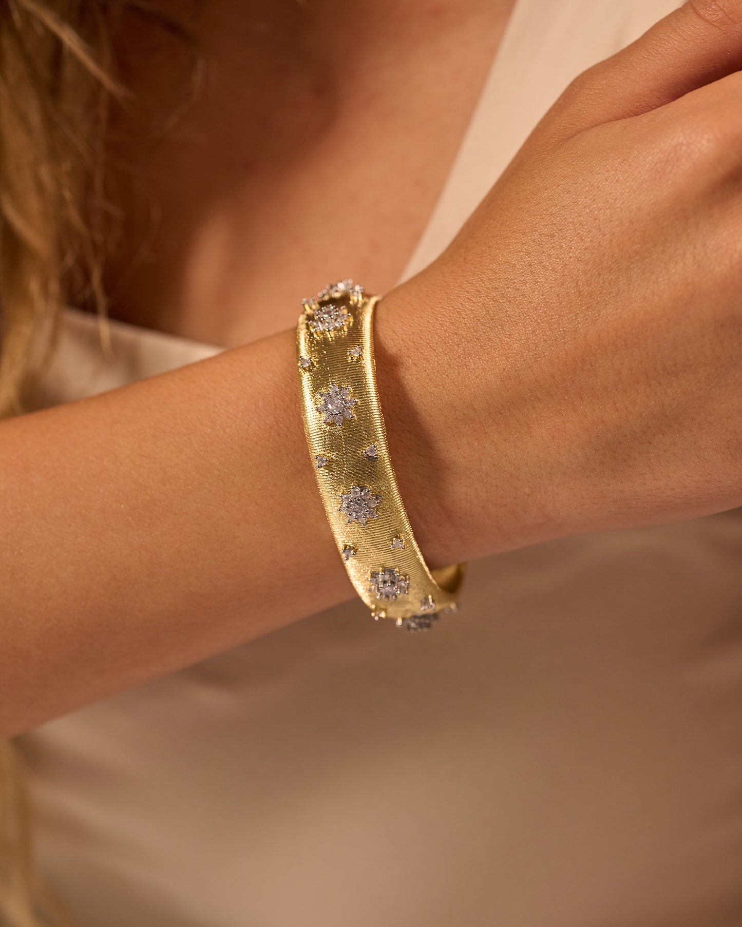Bangle L028