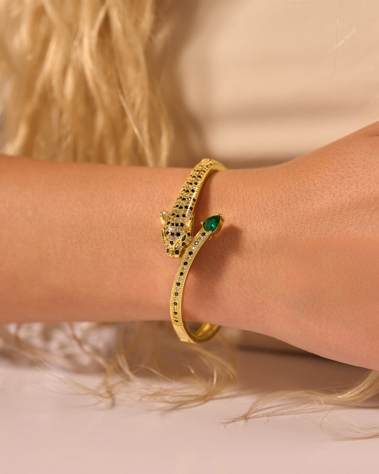 Bangle L044