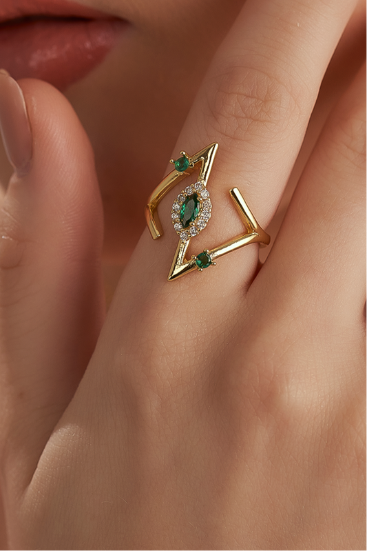 Zigzag green ring