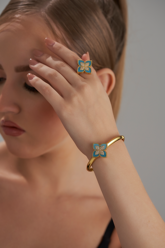 Baby blue van cleef
